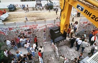 Demolition of Berlin Wall