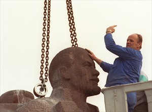 Lenin Monument in Dresden (archive photography and text 1992)