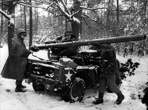 Manoeuvre of US army in wintery Grunewald in Berlin