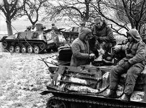 Soldiers have a break during German-American manoeuvre "Silberkralle"
