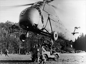 Helicopter large-scale operation during US manoeuvre "Säbelfalke"