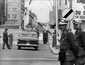 US test car drives to East Berlin