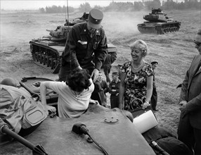 Civilists viewing new US tank M 60