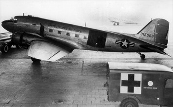 US air ambulance fired at by Soviets landed in Berlin-Tempelhof