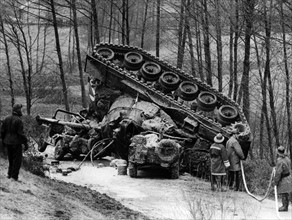A tank of the U.S. army causes an accident