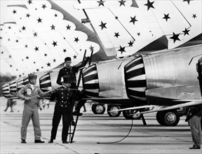 Chimney sweep clean aircrafts of the US Thunderbird squadron