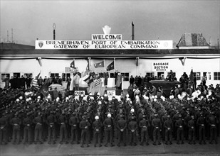 Eisenhower welcomes American troops in Bremerhaven