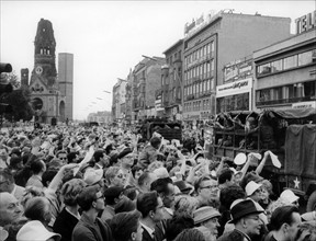 Celebrated military parade of the US Army on Kurfürstendamm in Berlin 1961