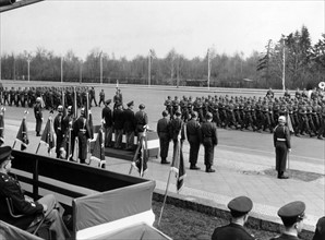 US military parade for the visit of lieutenant general H. I. Hodes in Berlin