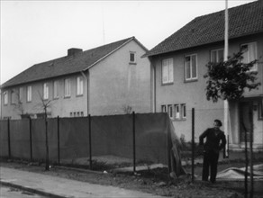 Fence around Soviet military mission in Bünde is removed