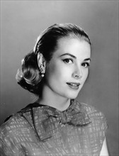 GRACE KELLY (ca. 1954) B36001