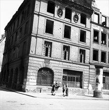 Post-war period - children in destroyed Berlin