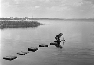 Berlin - child at lake