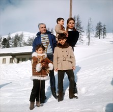 Schah von Persien mit Familie im Winterurlaub in St. Moritz