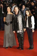 Florent Pagny mit Begleitung bei der Verleihung der15. NRJ Music Awards im Palais des Festivals et