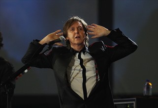 Paul McCartney singt  Hey Jude