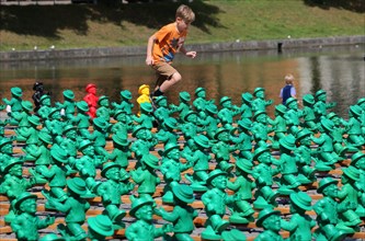 Installation "Einheitsmännchen" in Schwerin