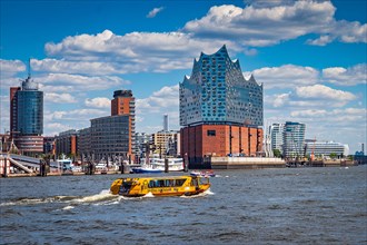 Reise Architektur, Musik, Hamburger Hafen Elbphilharmonie Konzerthaus Klassik