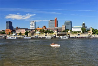 St. Pauli Landungsbruecken und Hafenkrone, St. Pauli Landing Stages and Hafenkrone