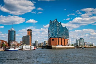 Reise Architektur, Musik, Hamburger Hafen Elbphilharmonie Konzerthaus Klassik