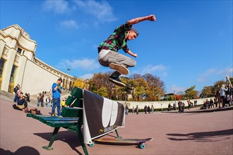Skateboard, place du Trocadero, Paris