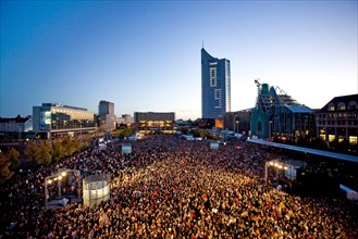 Leipziger Lichtfest mit Blick auf den Augustusplatz am 9. Oktober 2009 in Leipzig, dem Jahrestag