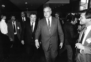 -wvb- Helmut Kohl (rechts) und Franz Josef Strauss beim Bundesparteitag der CDU in Mainz am 13.06