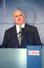 09.09.2002, Altkanzler Helmut Kohl bei einer Wahlkampfrede auf dem Südermarkt in Flensburg. |