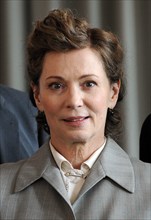 Die Schauspielerin Iris Berben als Abgeordnete und Juristin Elisabeth Selbert posiert am 08.11.2013