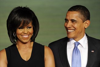 US-Präsident Barack Obama und seine Frau Michelle Obama stehen am Freitag (03.04.2009) in