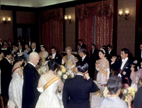 Toast beim Staatsbankett im kaiserlichen Palast in Tokio. Im Vordergrund Bundespräsident Heinrich