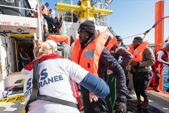 SOS Mediterranee; Medecins sans frontieres; Such- und Rettungsmission im Mittelmeer vor der