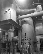 Prozessrelevante Anlage in einem Industriebetrieb in Zeitz, Deutschland 1948. Process relevant