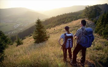 Stimmungsvolle Aussichten und Fernsicht erwarten Wanderer in Südwestfalen (undatiertes Handout). In