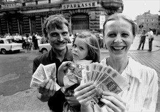 A family from Dresden changes East German Mark against 2000 German Mark on the 1st of July in 1990