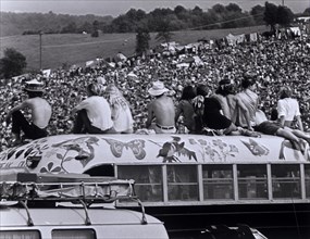WOODSTOCK??USA 1969?Michael Wadleigh?Film chronicle of the legendary Woodstock music festival. 1969