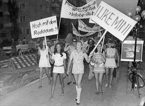 Round one hundred people demonstrate against the approaching autumn and winter fashion following the maxi look on the 6th of July in 1960 in Munich