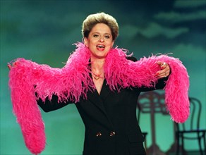 Chemnitz: Live aus der Stadthalle in Chemnitz präsentiert Dagmar Frederic die MDR Fernsehrevue