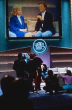 Wetten dass, Spielshow, Deutschland 1992, auf Großbildschirm; Hannelore Kohl im Gespräch mit