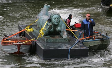 Arrivée d'une sculpture de Botero à Bamberg