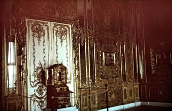 (dpa files) - A photo taken secretly by a German soldier during a visit shows the original Amber