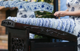 Instrument de musique traditionnel chinois en porcelaine