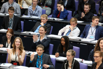 Jeunes allemands dans l'hémicycle du Bundestag à Berlin, le 3 juin 2014