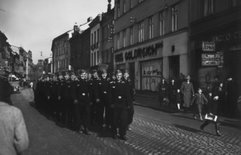 Aufmarsch von Soldaten der deutschen Wehrmacht im besetzten Jihlava/Tschechien , antisemitische