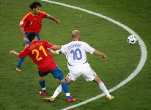 Spanish players Raul (back) and David Villa (L) vie with Zinedine Zidane (R) from France during the