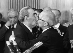 Erich Honecker, Leonid Brejnev