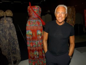 Der italienische Modedesigner Giorgio Armani eroeffnete seine Ausstellung in der Neuen