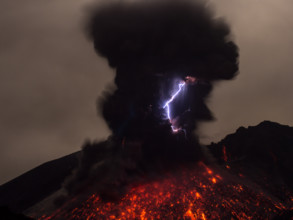 Volcanic Lightning during eruption at Sakurajima in Japan - February 2013