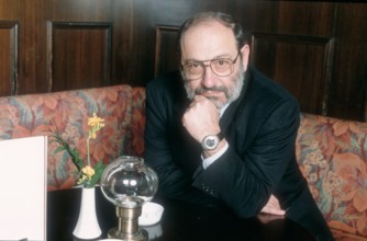 Umberto Eco 03/95 kück Mann Literatur Autor Italien Bart seriös grauhaarig Halbglatze Brille quer