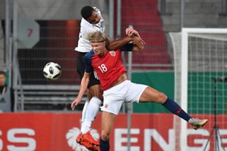 Jonathan TAH (GER), Aktion,Zweikampf gegen Erling BRAUT HALAND (NOR). Fussball U-21 Laenderspiel.EM